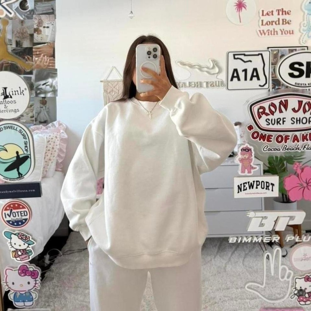 bright white‎ aritzia crewneck sweatshirt